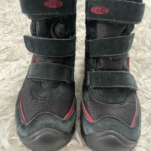 Keen Trezzo winter snow boots Velcro straps Boys size 5